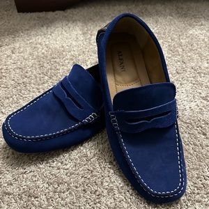NWOT ALFANI blue suede men’s loafer